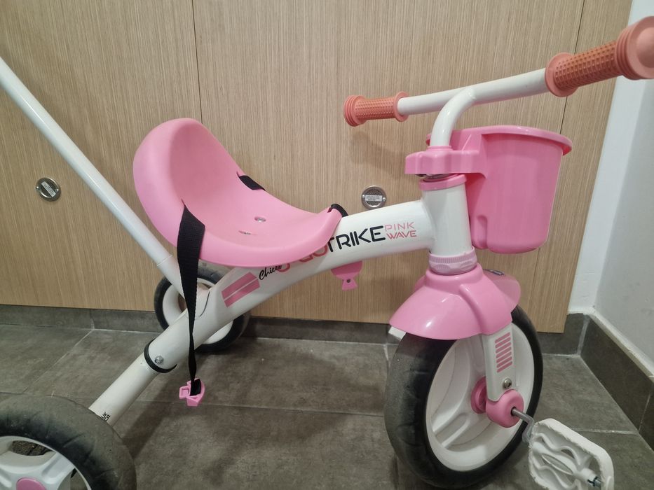 Bicicleta infantil com pega Chicco.