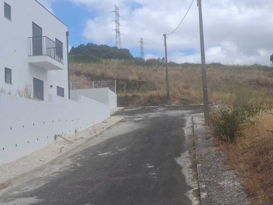 Terreno urbano Zambujal em loures