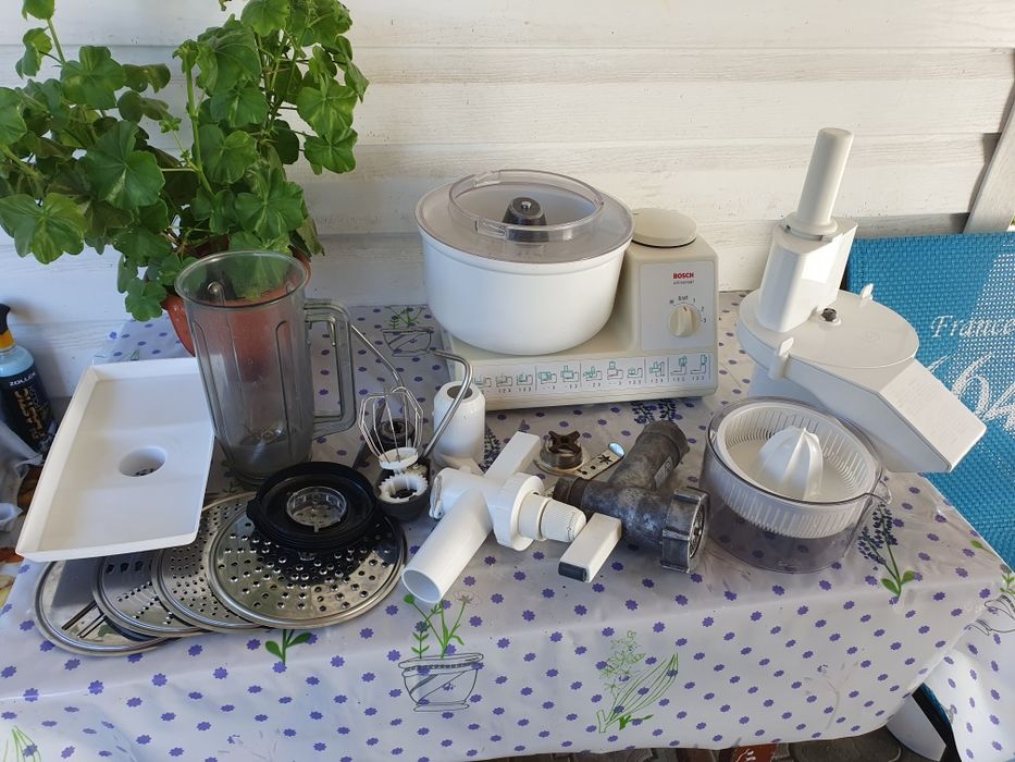 Кухонний комбайн Bosch universal mum6