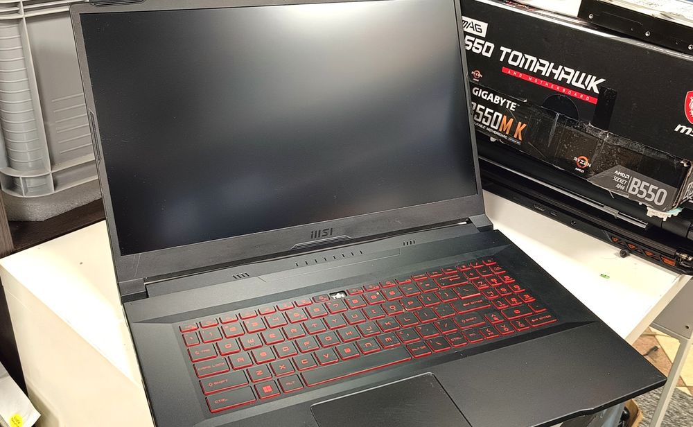 Laptop gamingowy MSI Katana GF76 17 cali