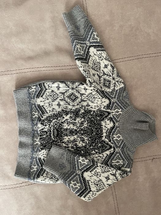 Продам тёплый шерстяной свитер на мальчика