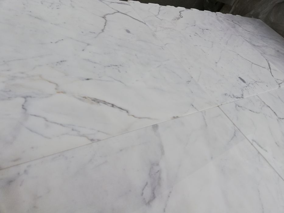 Marmur Bianco di Carrara Statuarietto 45.7x45.7x1 Prawdziwy marmur
