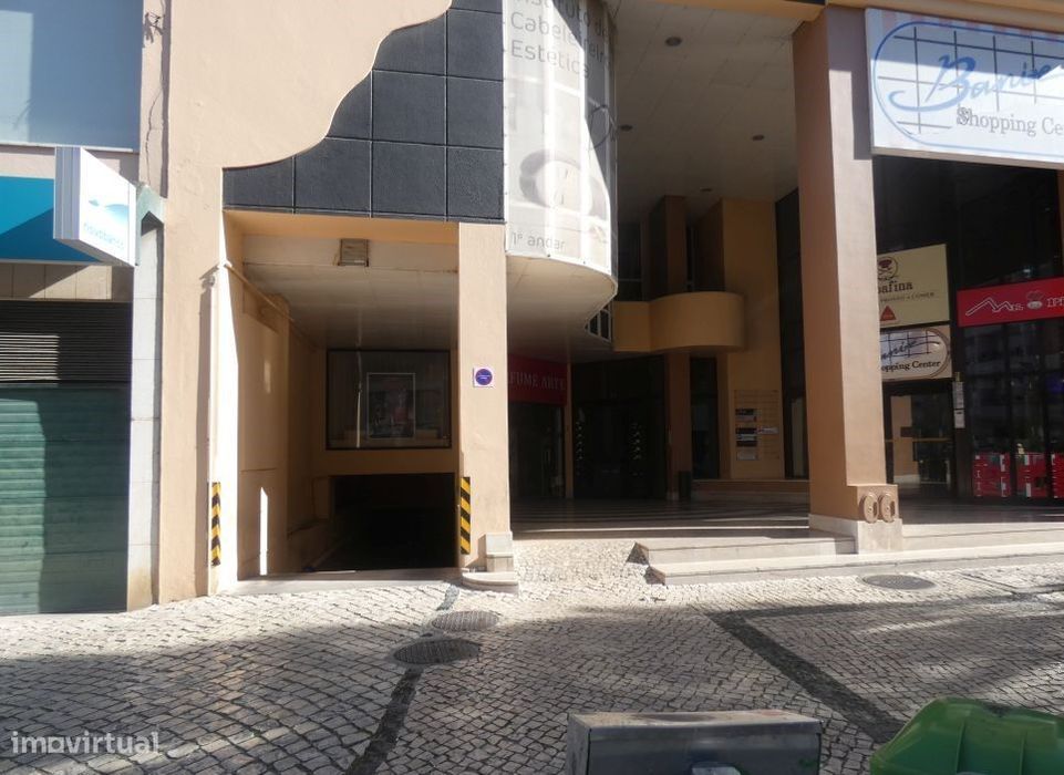 -5 Parqueamentos +2 partes comuns - localizados no centro da cidade!-