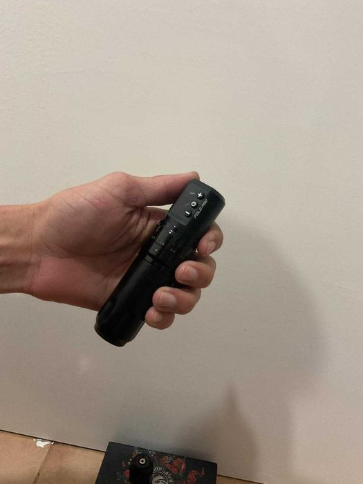 Máquina de Tatuagem Rotativa Wireless – Tipo Pen