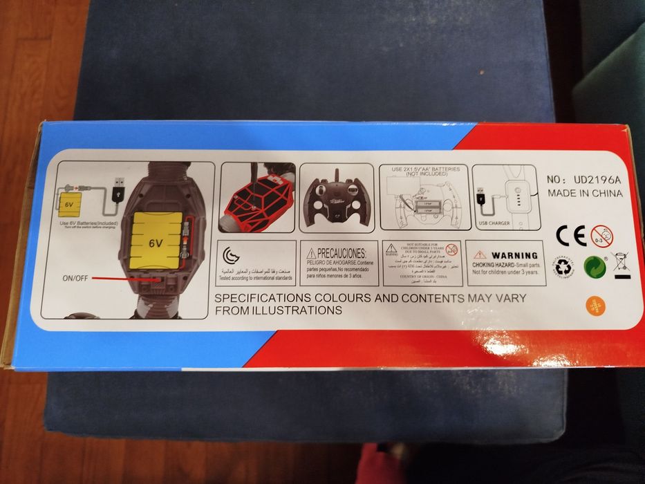 Carrinho de controle remoto vermelho. Stunt Car