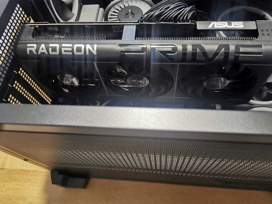 Placa gráfica AMD Radeon RX 9070 XT c/1 mês de uso