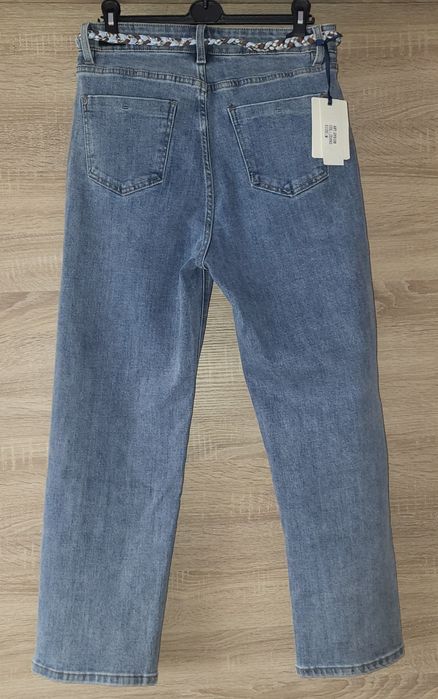 Nowe spodnie jeansowe damskie z paseczkiem ,rozmiar M