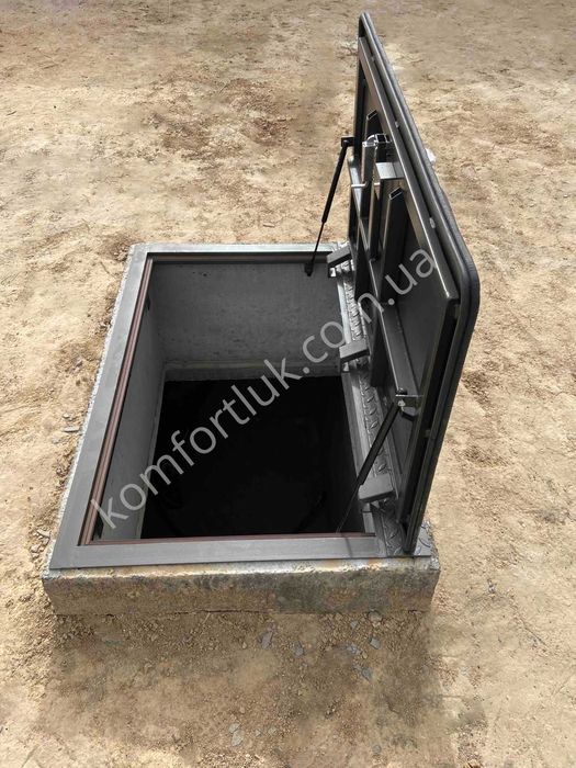 Вуличний герметичний люк з рифленого металу в підвал від виробника