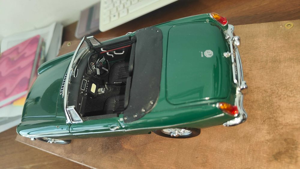 Kyosho MGB Roadster (1:18)