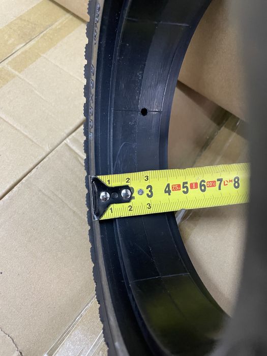 Бескамерная 200х50 антипрокольная литая шина покрышка для электросамок