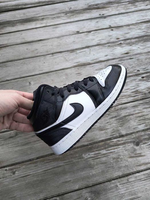 Jordan. Стильні кросівки.  Чудові високі кросівки. Nike Air Jordan.