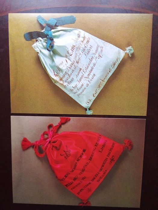 12 Postais com peças do Museu dos CTT, editados pelo mesmo.