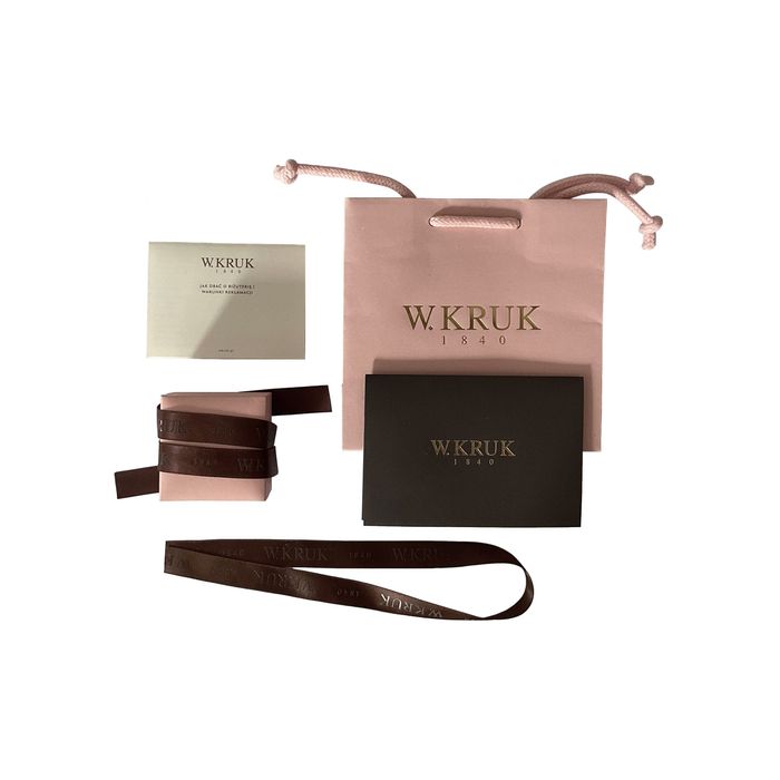 Subtelny wisiorek z białego złota i topazu_W.KRUK