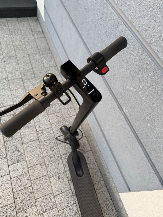 Hulajnoga elektryczna Xiaomi Mi Electric Scooter Essential