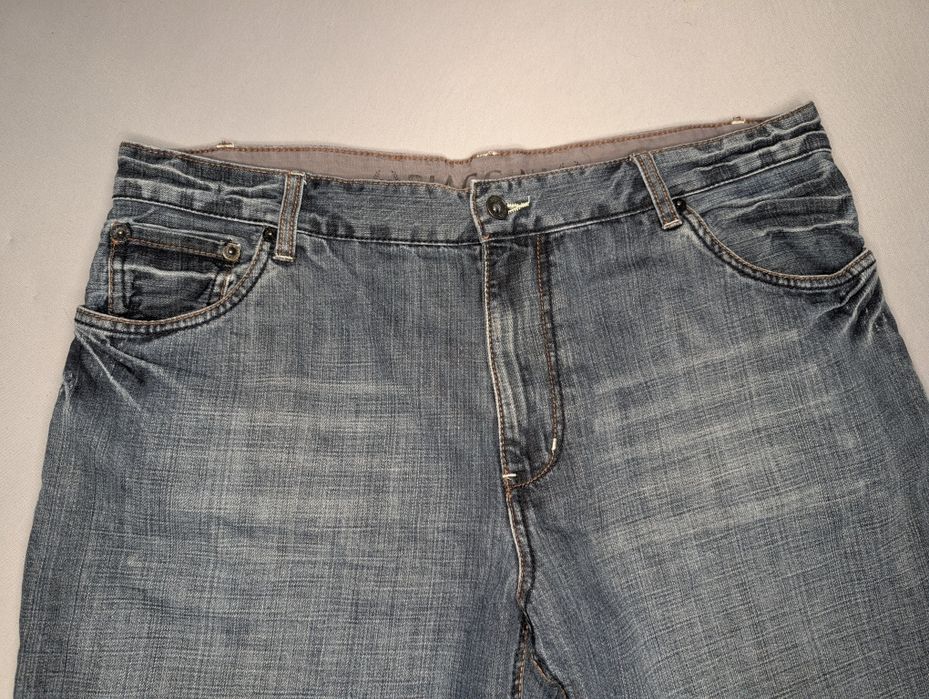 Dwie pary męskich spodenek jeans