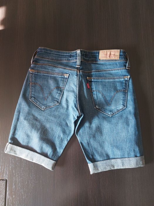 Krótkie dżinsowe spodenki Levis