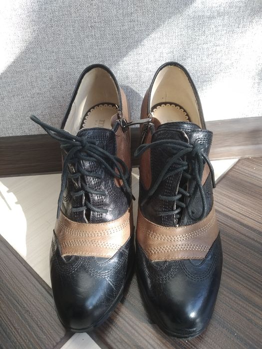 Жіночі кожані туфлі