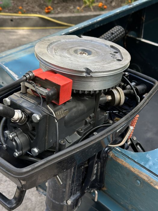 Лодка «Романтика» с мотором