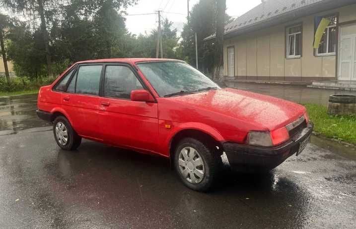 Тойота спрінтер.