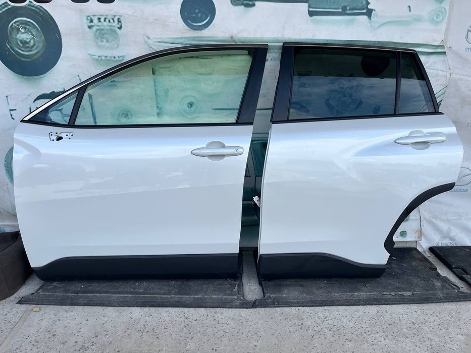 Двері ліва сторона на Toyota Corolla Cross 22-26 року
