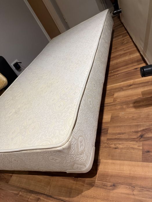 Estrutura/ Estrado de cama de solteiro