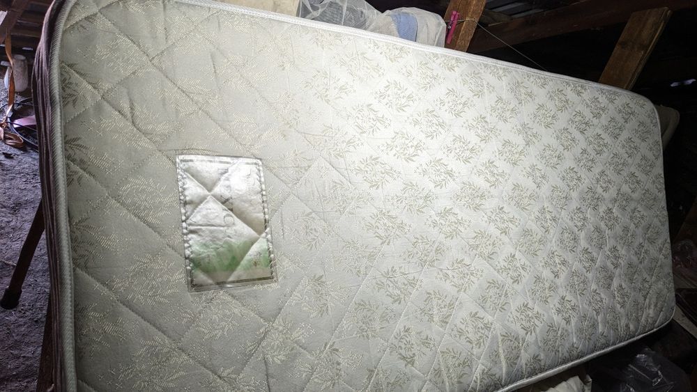 Продам матрас  1900/800