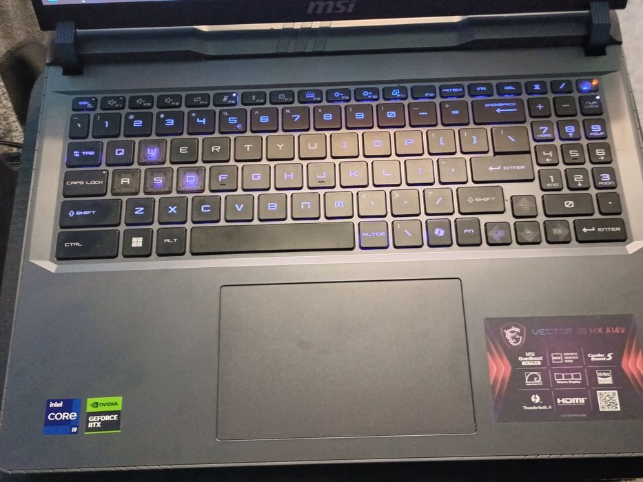 MSI Vector 16 HX RTX 4080 12GB | i9-14900HX | 32GB | 5TB SSD