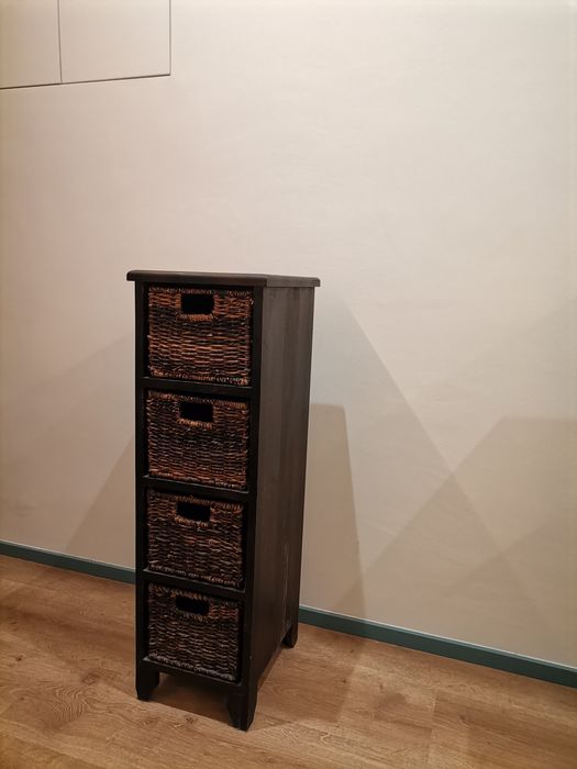 Móvel de Madeira com Gavetas em Verga