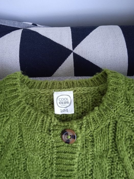 Zielony sweter dla dziewczynki 104