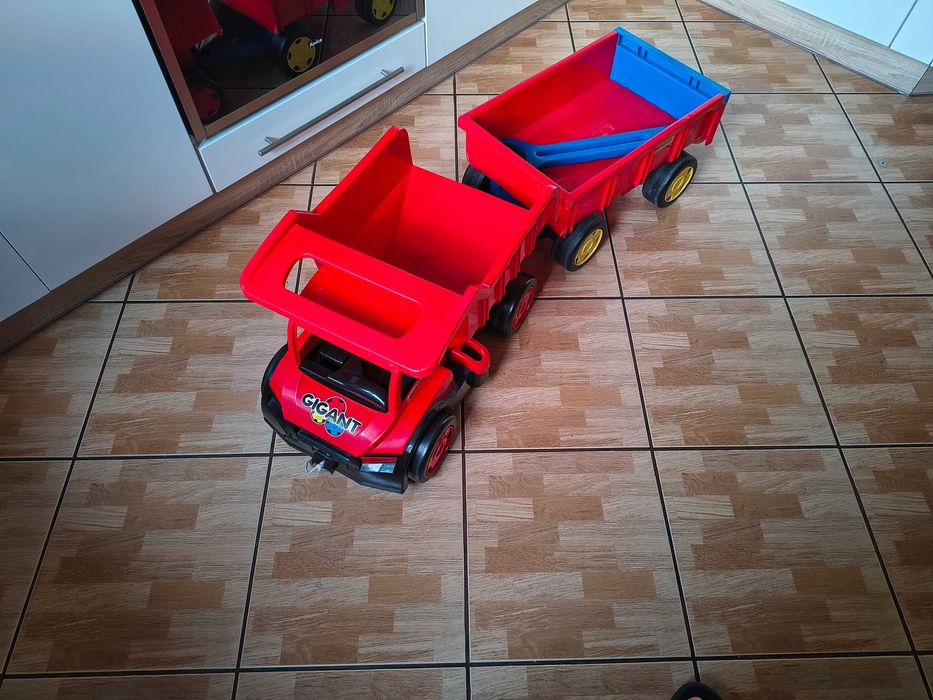 Auto z przyczepą gigant WADER
