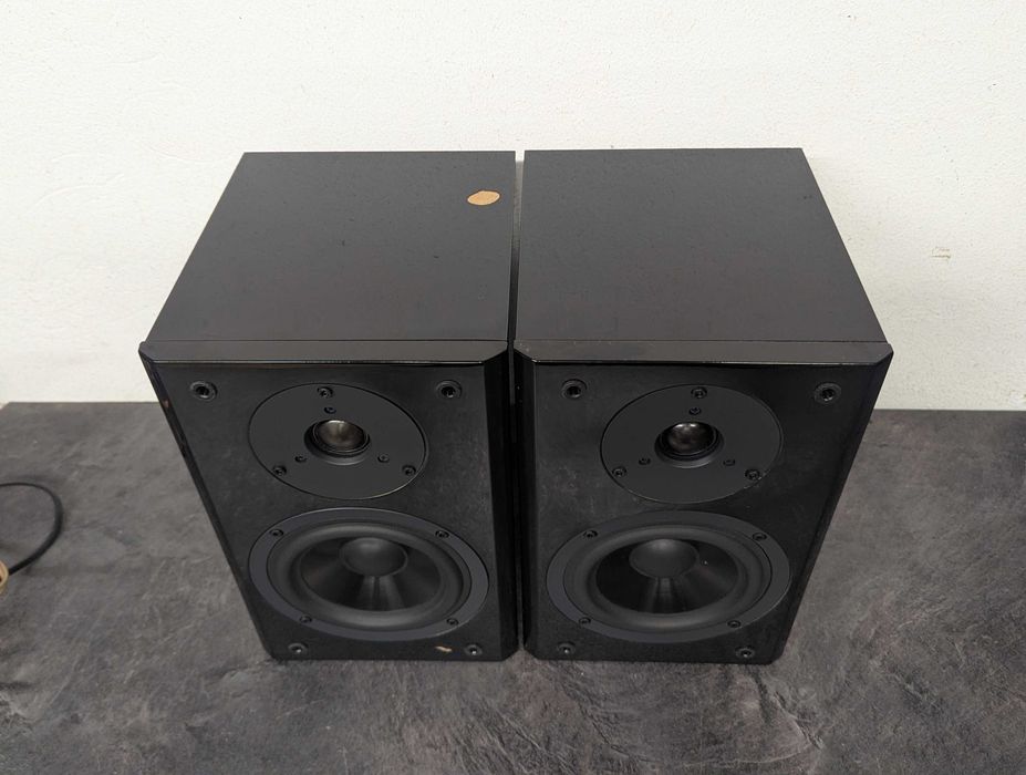 Yamaha NX-E 800. Полична 2-смугова акустика. Дефект.