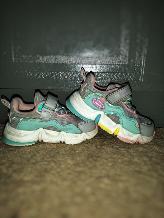 Кросівки на дівчинку