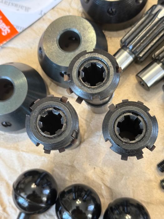 на Свердлильний верстат 2м112 натягувач реміня, фіксатор бабки та плит