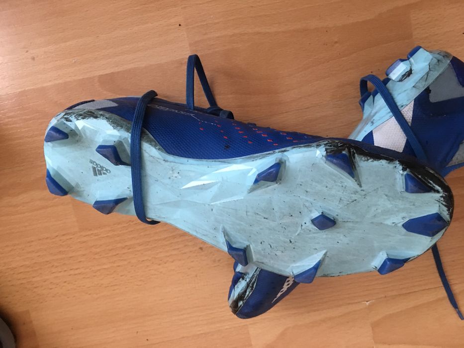 Buty piłkarskie korki adidas  rozmiar 42 1/2