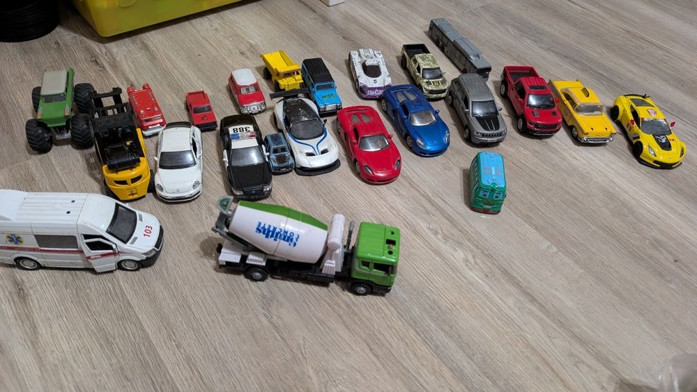 Ціна за всі Продам всі металеві машинки