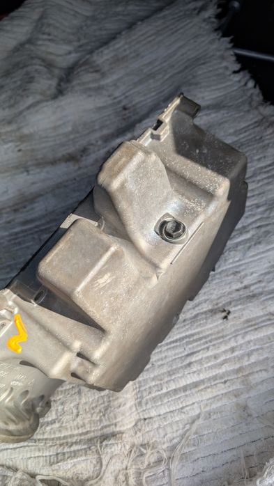 Cárter de óleo original Volvo V40 – Referência 31401925