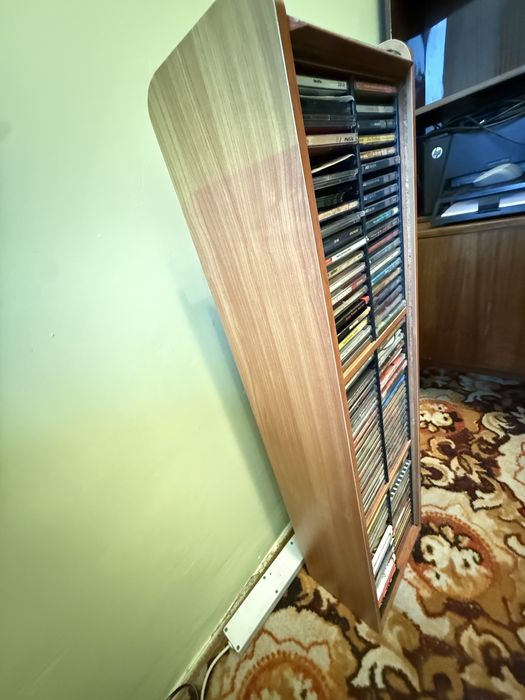 Kolekcja płyt CD okolo 100 szt. + szafki – komplet,