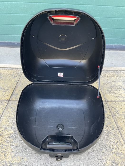 Caixa moto GIVI para 1 capacete integral
