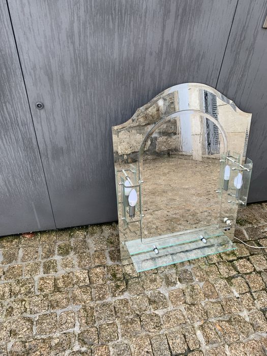 Espelho para W C impecavel  com luz e parteleira