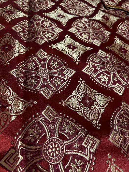 Червоний Дияконський стихарь підходить і для паламаря.