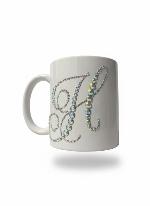 Ręcznie zdobiony kubek z inicjałem "H,N" – Prezent