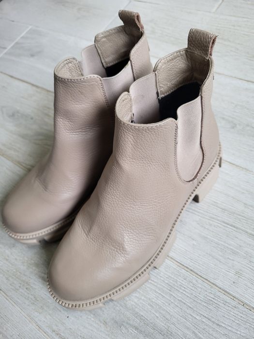 Демісизонні жіночі чоботи.