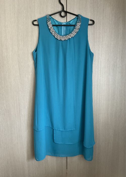 Turkusowa sukienka z kolią 40 L