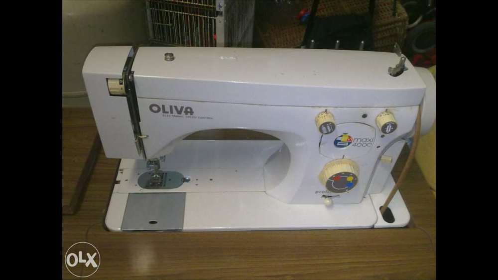 Maquina de costura Oliva mod V160 maxi 4000 movel original e impecavel
