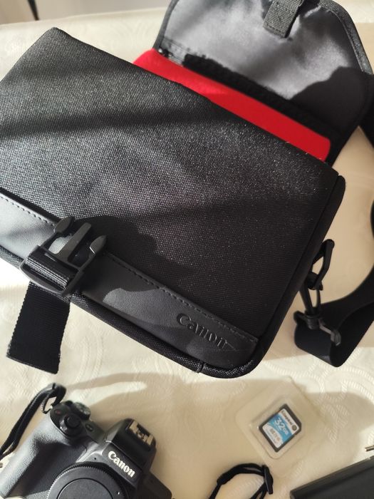 Canon EOS M50 Mark II + Objetiva 15-45mm + Extras (Como Nova)