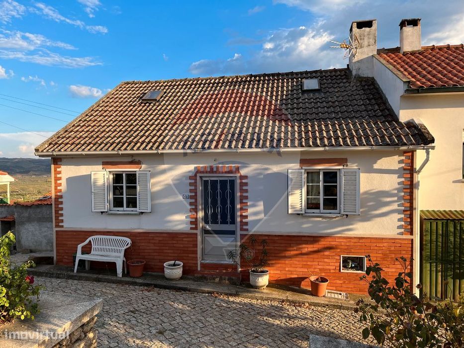Moradia T3 para venda — Santa Comba de Vilariça, Bragança