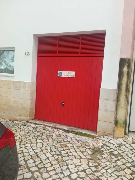 Garagem em Vale fetal- Charneca de Caparica