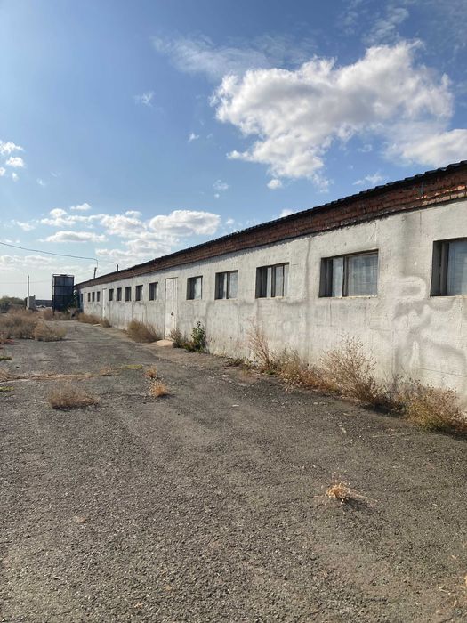 продам отдельно стоящее помешение 1000м можно частями