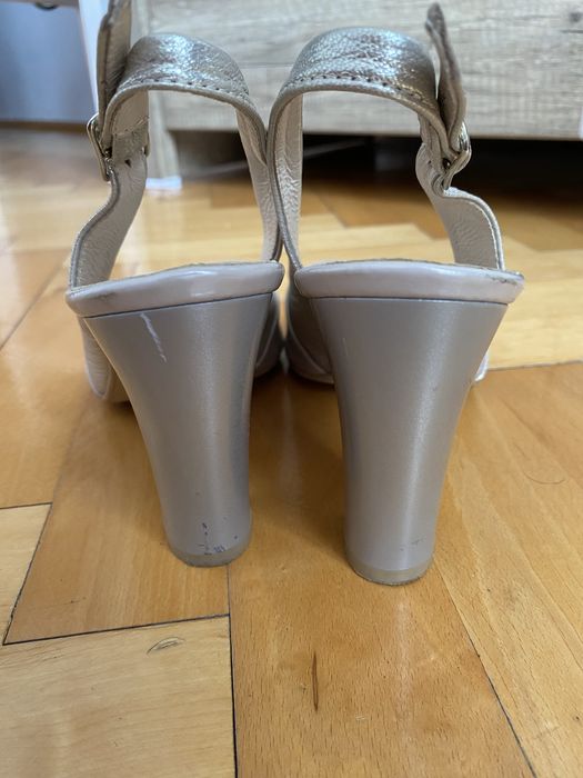 Skórzane sandały 39 na obcasie