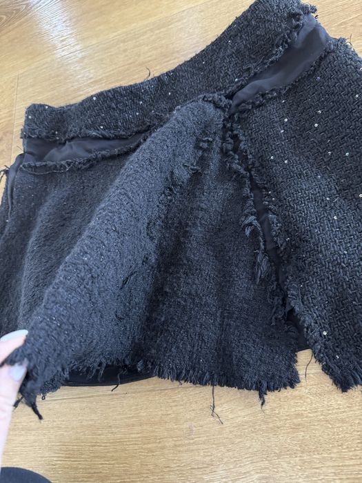 Tweedowa, czarna, krotka spodnica Zara L, kieszenie